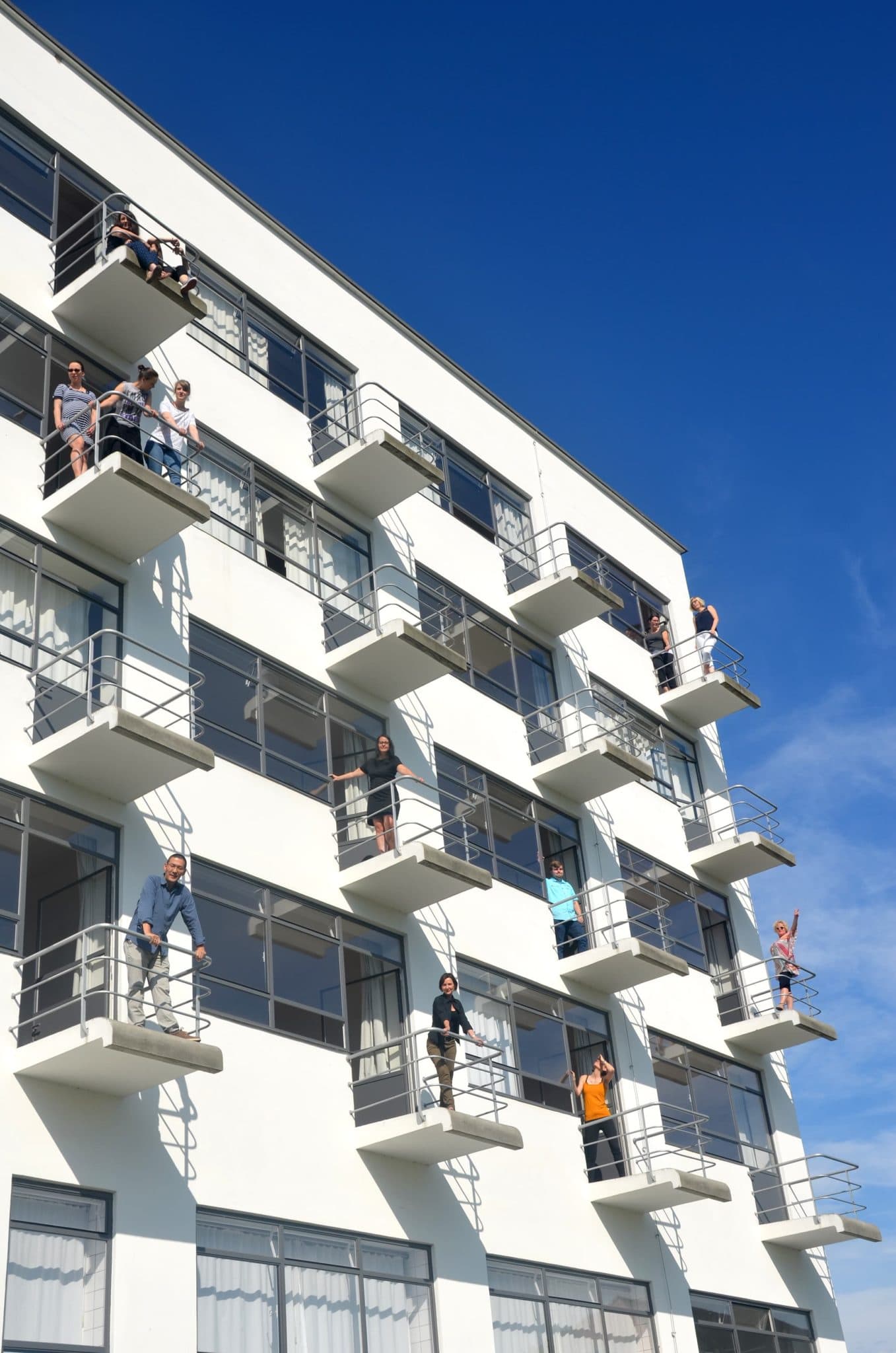 Studenten auf Balkonen Bauhaus Dessau