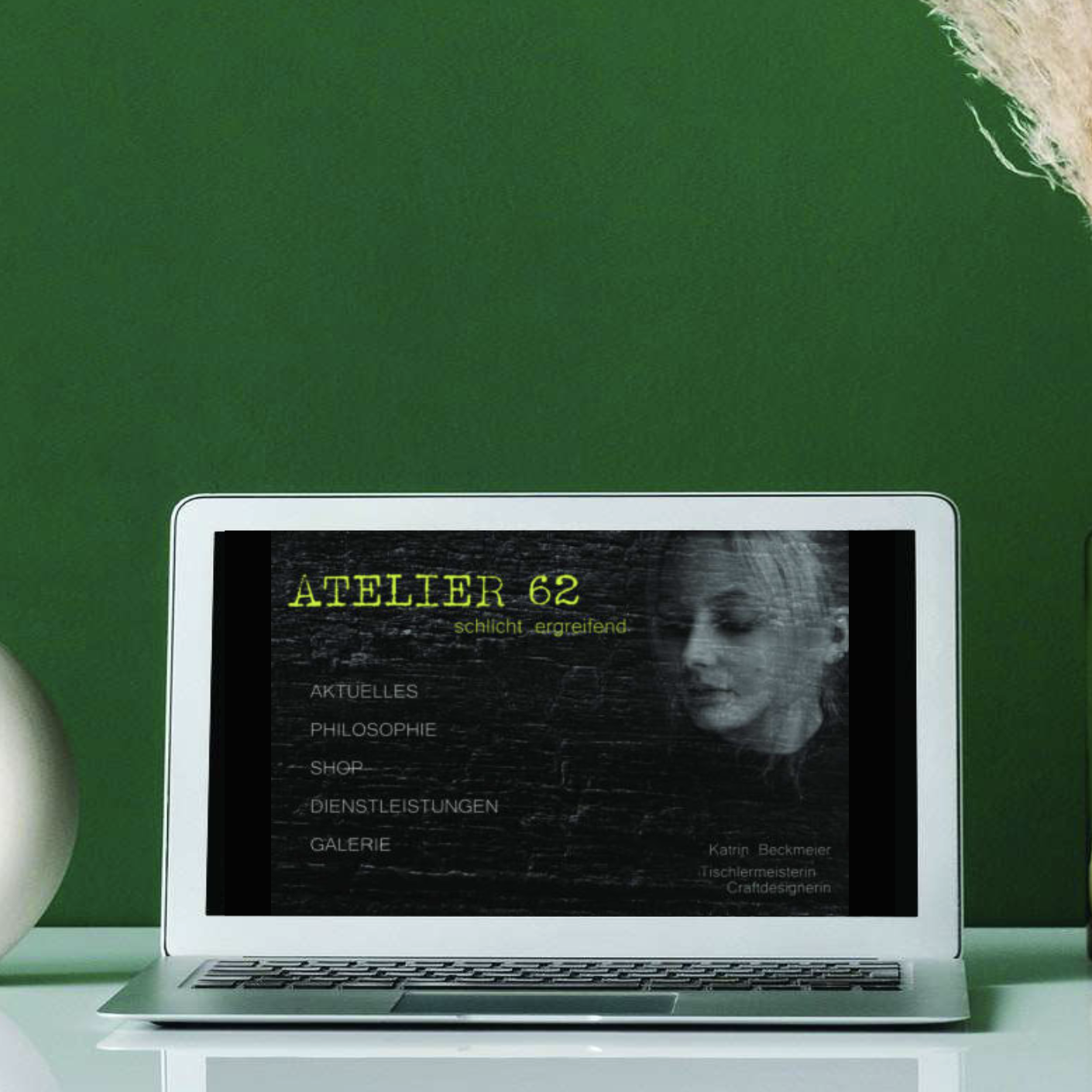 Laptop mit Webseite Atelier 62 von Katrin Beckmeier