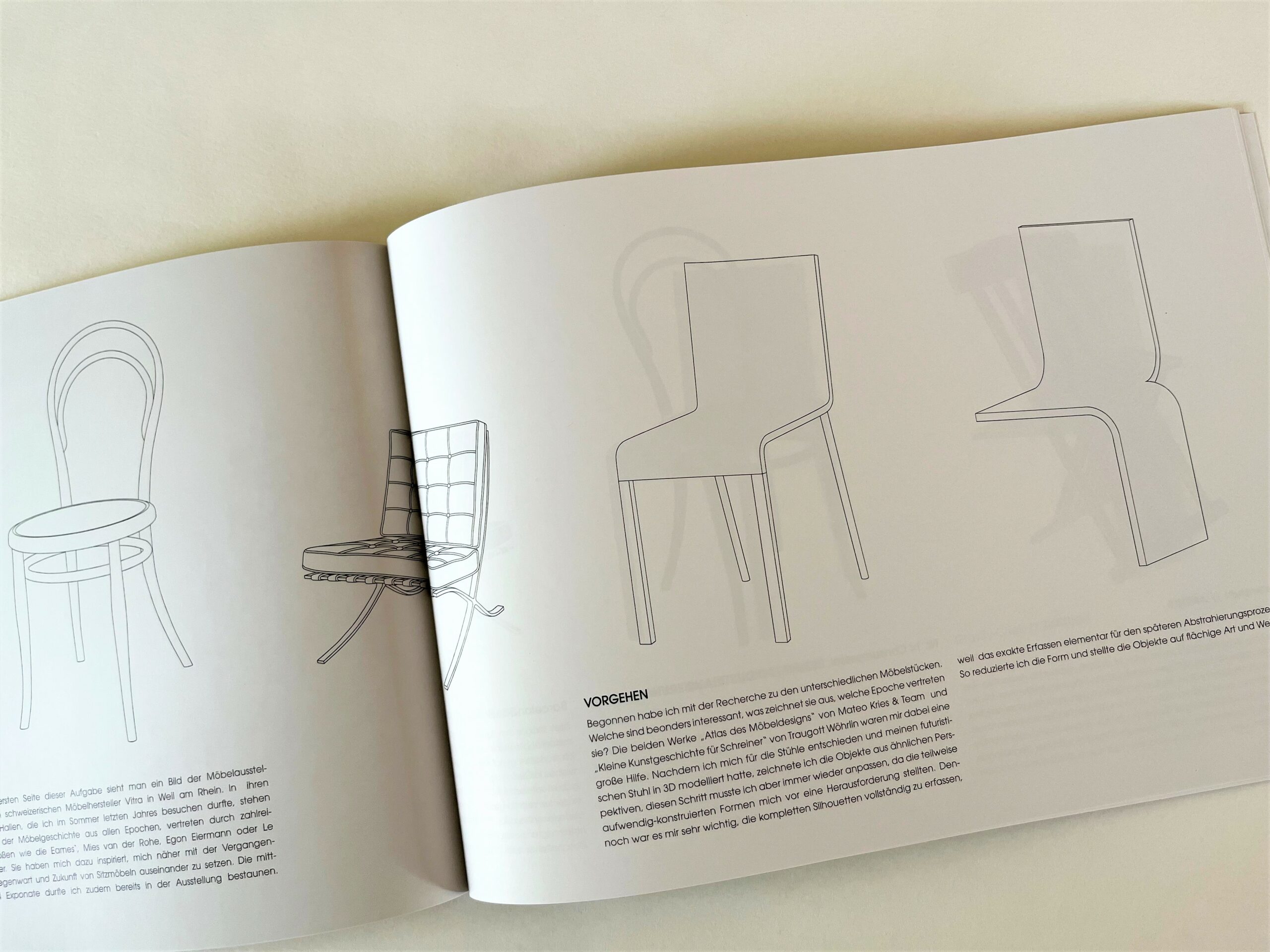 Dokumentation aufgeschlagen, Skizzen von Designerstühlen